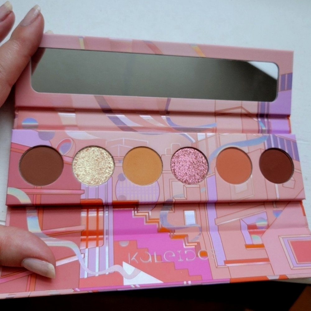 Kaleidos Futurism VII Sashimi eyeshadow palette